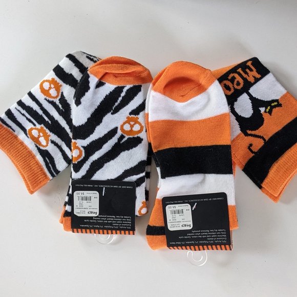 2 pair Halloween knee-hi socks, Black cat & skull - Picture 2 of 3